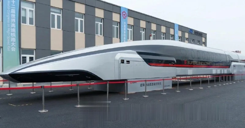Təyyarə kimi: Çində 600 km/saat a qədər sürətlənən qatar nümayiş etdirildi