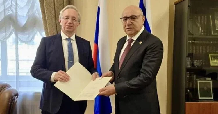 Erməni səfirə Moskvada SARI VƏRƏQƏ