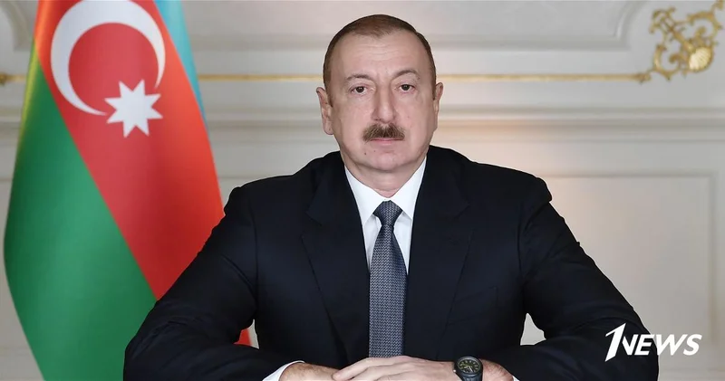 Ильхам Алиев поделился видеокадрами встречи с Николом Пашиняном в Абу Даби ВИДЕО