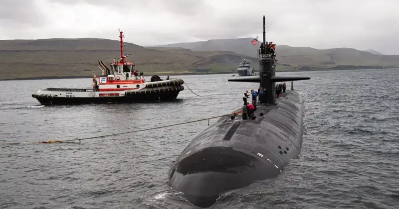 Американская атомная подводная лодка пришвартовалась в Исландии