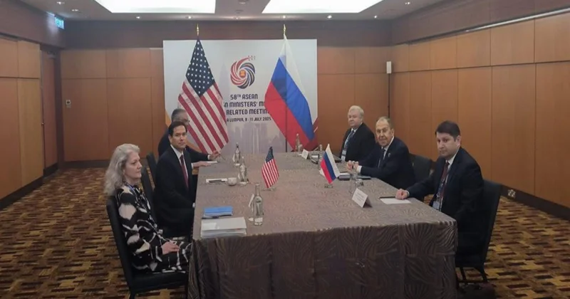 Lavrov Malayziyada ABŞ ın dövlət katibi ilə görüş keçirir