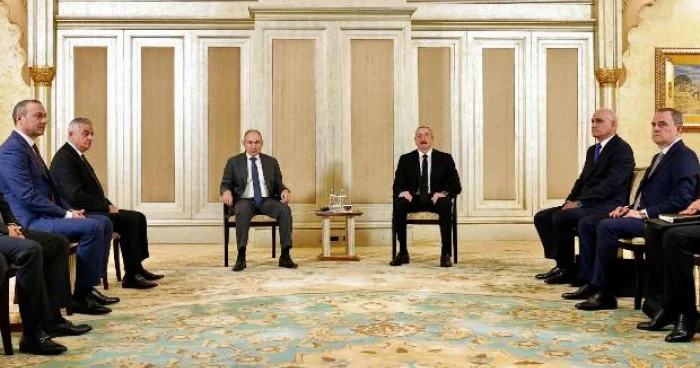 Əliyevlə Paşinyanın görüşündə iştirak edən ən maraqlı sima...