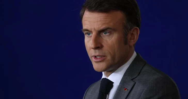 Языковой скандал: британский телеканал прервал речь Макрона из за отказа говорить по английски
