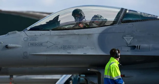 Çexiya 2026 cı ilin sonuna qədər səkkiz ukraynalı F 16 pilotunu hazırlayacaq