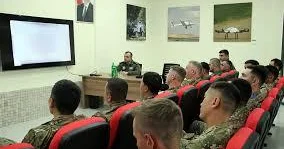 Türk Ordusu modelinin ayaq səsləri eşidilir ŞƏRH