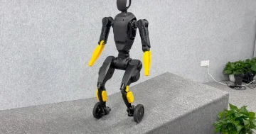 Yeni insanabənzər robot istənilən maneəni dəf edir...