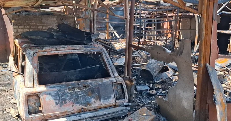 Kiyevə hücum zamanı kamikadze dronlardan biri Azərbaycan səfirliyinin yaxınlığına düşüb Hadisə yerindən görüntülər
