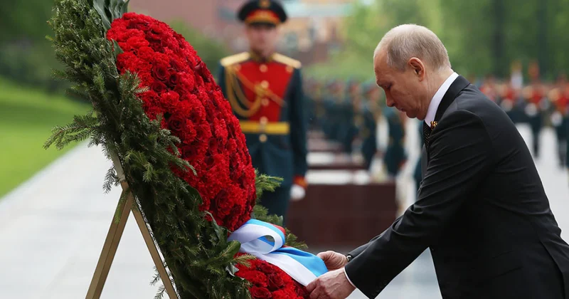 Путин погибшим министрам венки не посылает