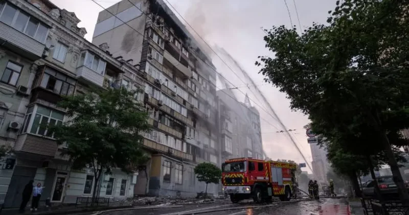 Атака дронов на Киев: попадания в дома и пожары, есть пострадавшие ФОТО
