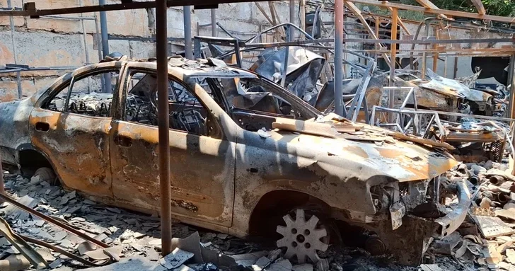 Дрон камикадзе уничтожил десятки автомобилей возле посольства Азербайджана в Киеве
