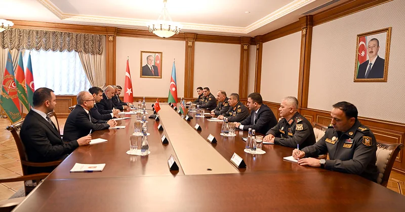 Müdafiə naziri “Baykar” şirkətinin İdarə Heyətinin sədri ilə görüşüb