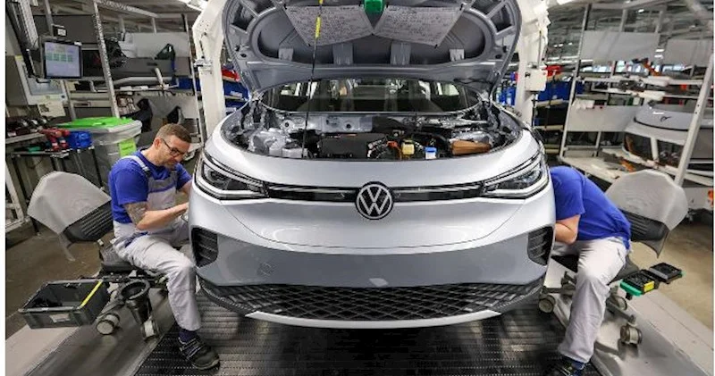“Volkswagen” Almaniyada dörd zavodunu bağlayır