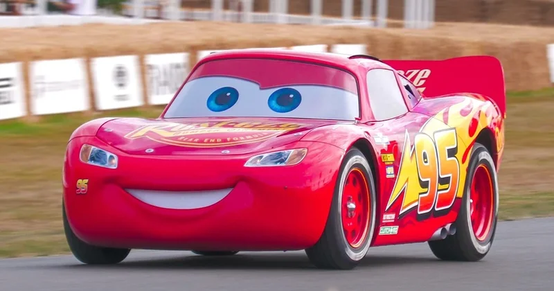 Məşhur cizgi filminin qəhrəmanı “Goodwood” festivalında trasa çıxıb VİDEO