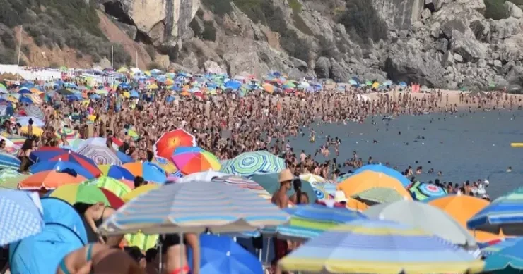 Turistlər bu ölkədə istidən ölürlər