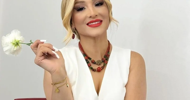 Aparıcı Mətanətdən efirdə maraqlı jest: Xalq artistinin bacısına bahalı üzüyünü hədiyyə etdi (Video)