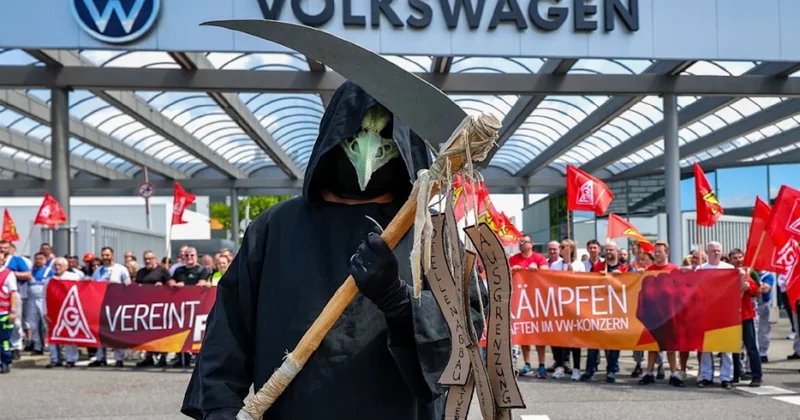 “Volkswagen” qənaət proqramını genişləndirir, işçilər etiraz edir
