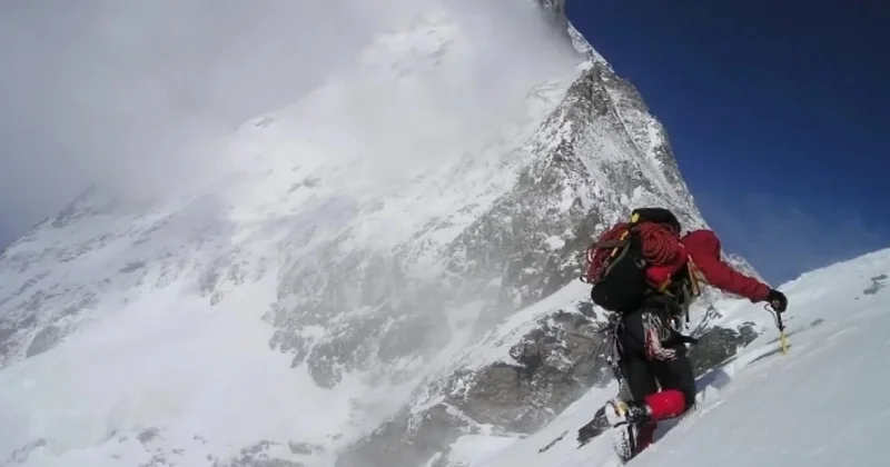 Kabardin Balkarda iki alpinist dağa qalxarkən yıxılıb