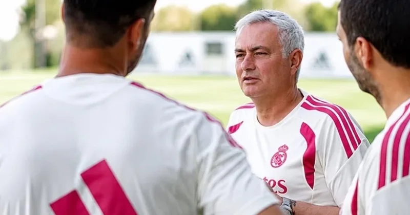 Mourinyo başının dəstəsi ilə “Real Madrid”in bazasına qayıtdı FOTO