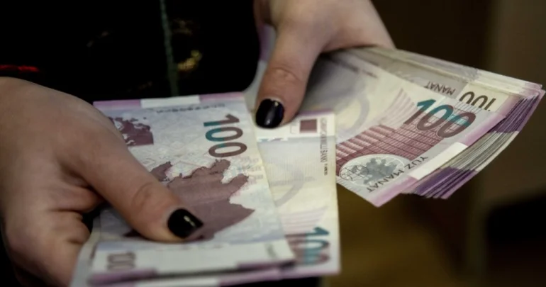 Ölkədə orta aylıq maaş 1175 manatdır