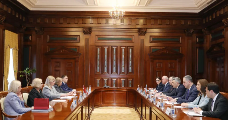 Ali Məhkəmədə Latviya Respublikasının Konstitusiya Məhkəməsinin sədri ilə görüş keçirildi FOTO