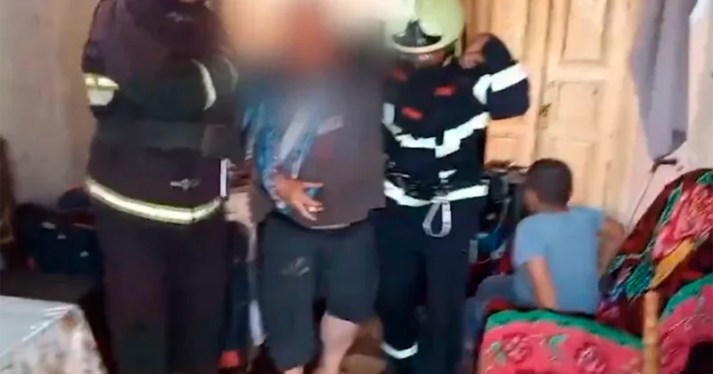 Evin girişi başlarına uçdu, çıxılmaz vəziyyətdə qaldılar Video