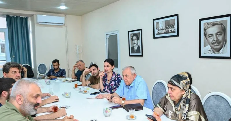 Əli İsa Cabbarov: “Yaxşı müzakirə getdi, özü də nə müzakirə, qırğın” FOTOLAR