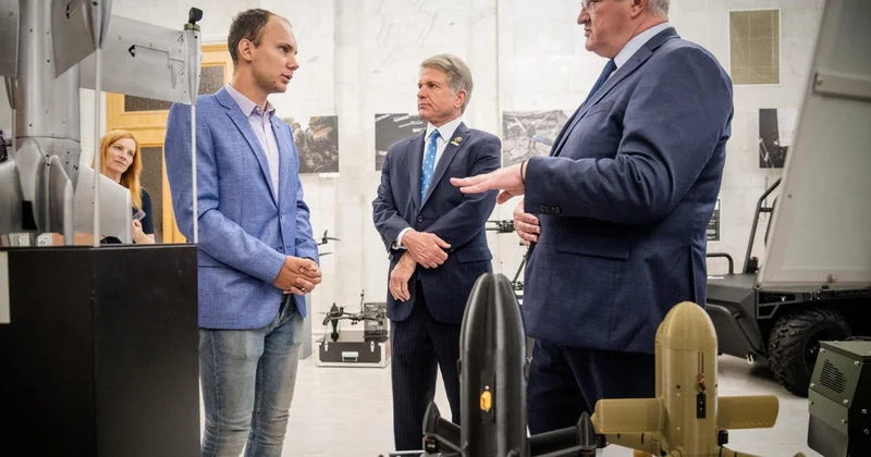 Конгрессмен отправился на украинский фронт