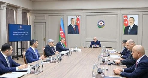 Əli Əsədov iclas keçirdi