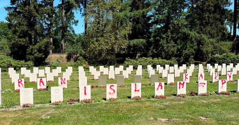 Niderlandda sovet əsgərlərinin məzarları təhqir olundu