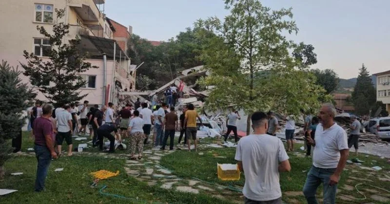 Türkiyədə güclü zəlzələ olub, dağıntılar altından bir neçə nəfər çıxarılıb YENİLƏNİB