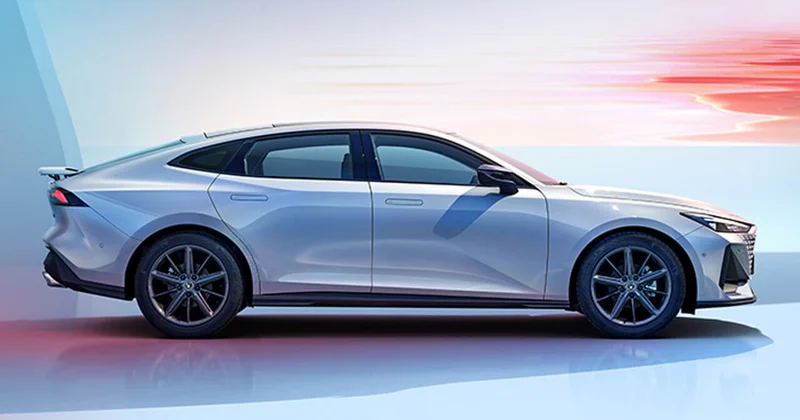 В Китае начались продажи лифтбека Changan Uni V