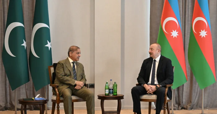 Prezident Pakistanın baş naziri ilə danışıb