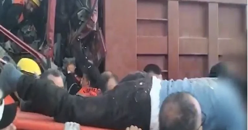 В Баку произошло серьезное ДТП, задействованы спасатели ВИДЕО