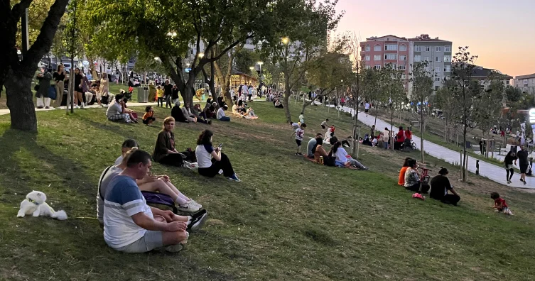 Zəlzələdən sonra 4 nəfər dağıntılar altından çıxarıldı