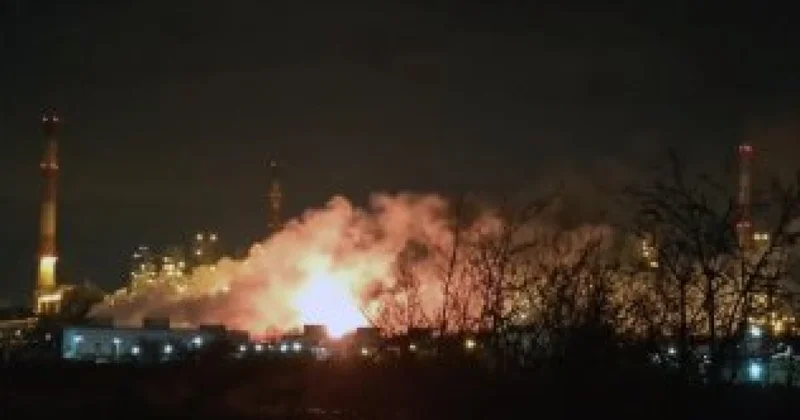 Пожары, взрывы и эвакуация: ВСУ ударили по Саратову видео