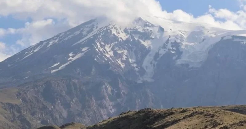Ağrı dağının zirvə buzlaqları sürətlə əriyir
