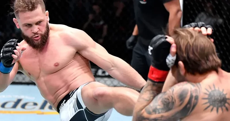 UFC əfsanəsi Fiziyevin rəqibini tənqid edib: Bu, düzgün qərar deyil