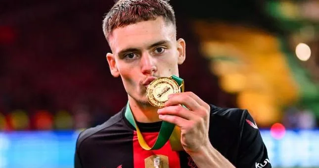 Almaniyada ilin futbolçusu seçildi