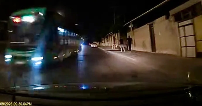 Günəşlidə avtobus sürücüsü əks yola çıxıb maşının üzərinə sürdü VİDEO