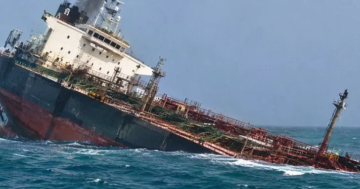 Утечка нефти с танкера обнаружена в охраняемой зоне у берегов Омана