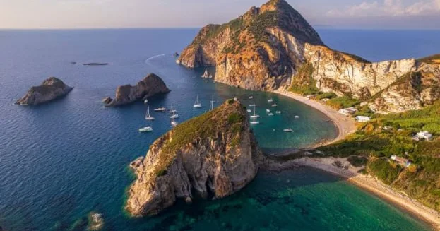 İtaliyada yolsuz və rabitəsiz cənnət: turistlərin tanımadığı Palmarola adası FOTO