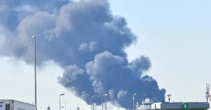 Liviyada dron zərbəsi nəticəsində neft emalı zavodunda yanğın baş verib