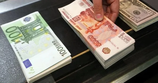 Avro bahalaşdı, rubl ucuzlaşdı YENİ MƏZƏNNƏ