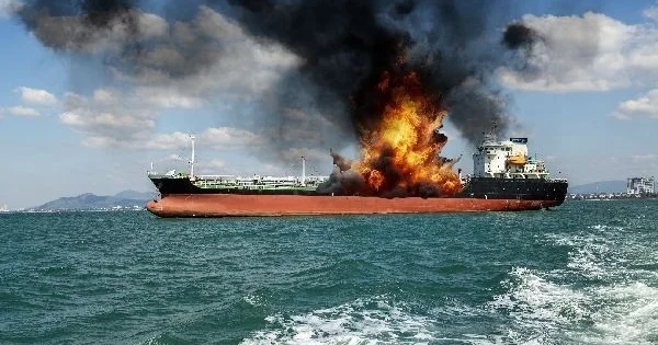 У побережья Омана произошла утечка нефти из затонувшего танкера