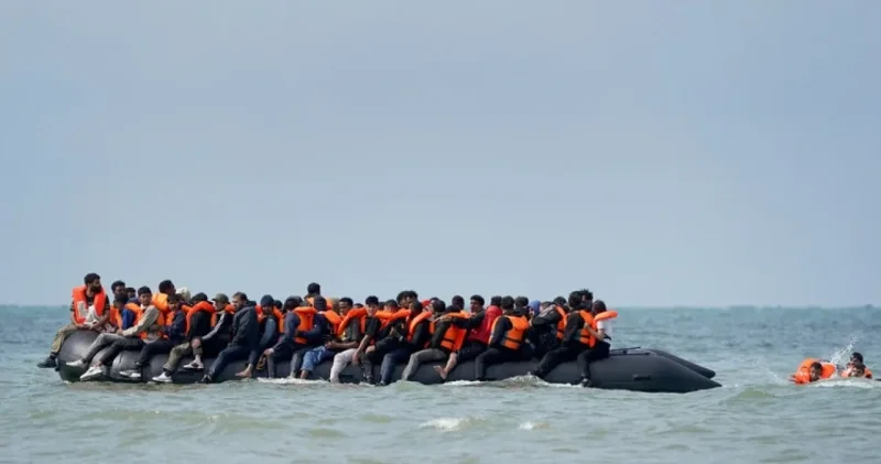 230 miqrant bir qayığa sığınıb Böyük Britaniyaya keçdi