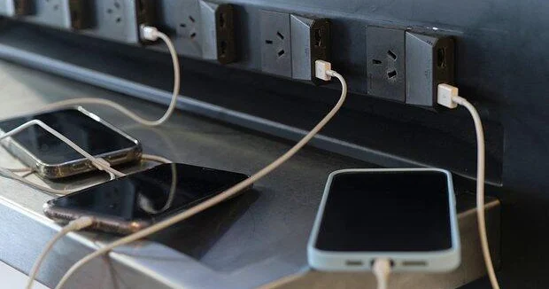 Особенность батарей смартфонов объяснили