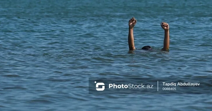 В Баку на пляже утонули две женщины