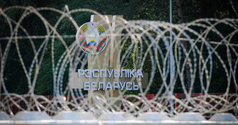Məqsəd Aİ dən pul qoparmaqdır Minskdən Latviyanın sərhəd qərarına sərt reaksiya