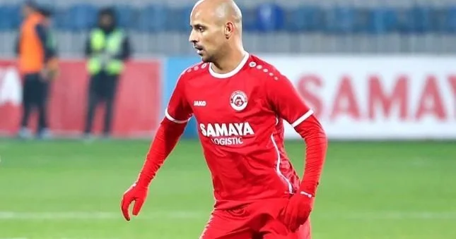 Qəbələ millinin üzvünün keçidini həll etməyə çalışır