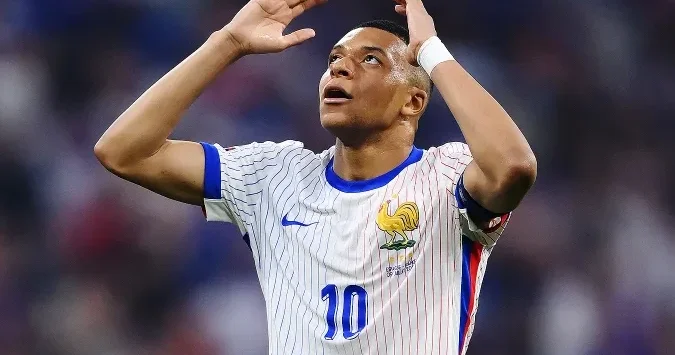 Mbappe bombardirlər siyahısında Tyerri Anrini keçdi